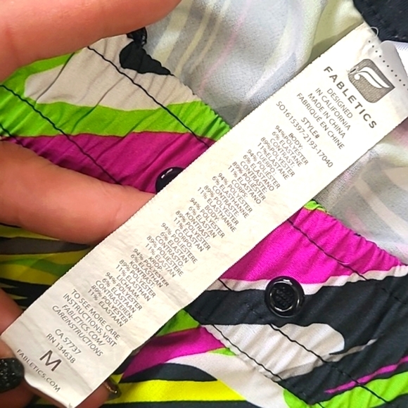 Fabletics Carrie Carnival Print Athletic Running Gym Workout Shorts Womens Sz M - Picture 11 of 16